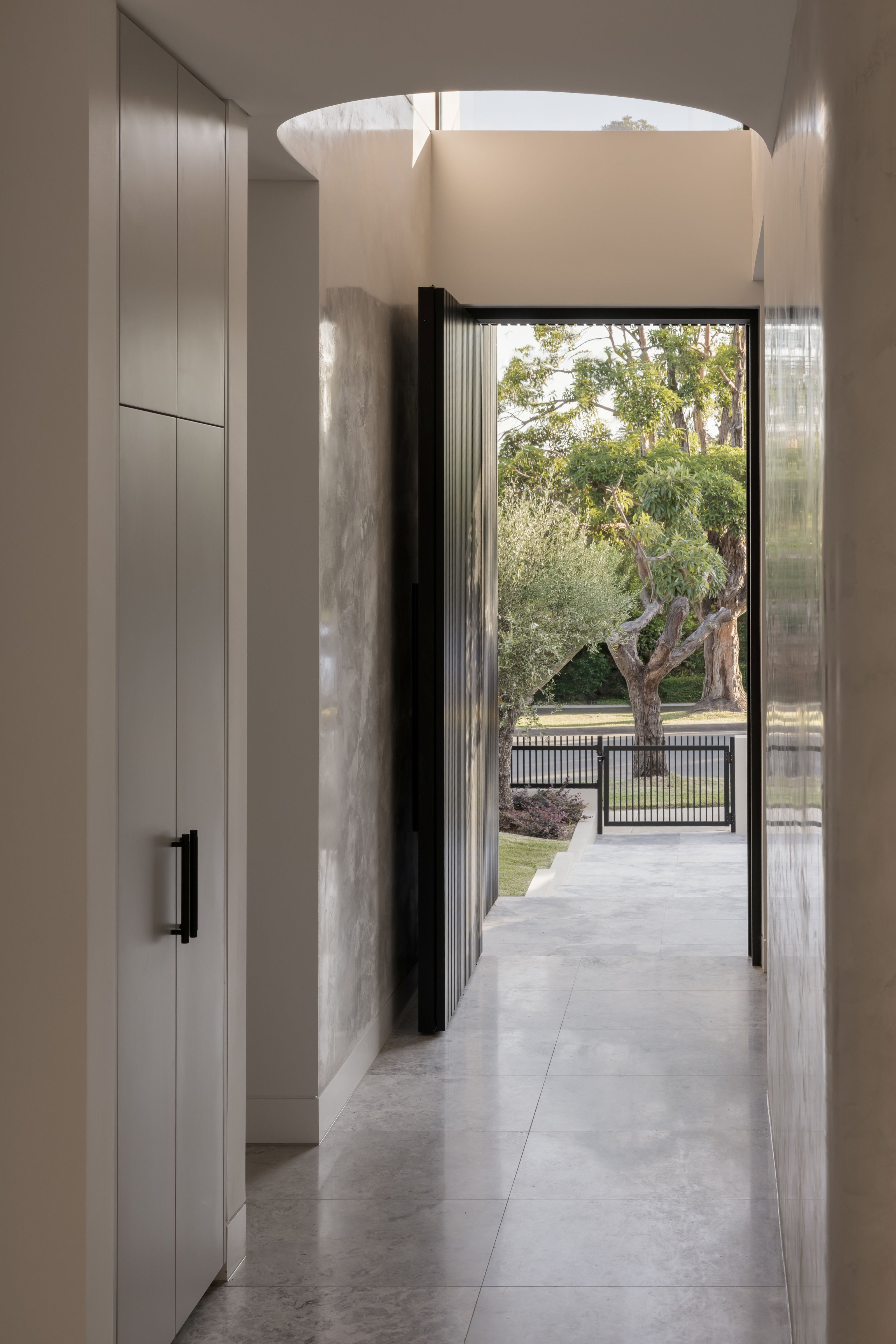 Venetian plaster, curved walls with warm dark timber joinery architectural home in Sydney
